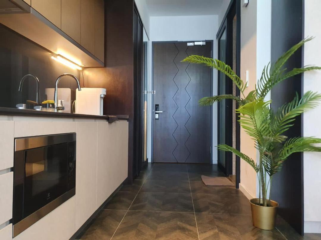 Scarletz Suites Twin Tower Klcc Kuala Lumpur By Okidoki Экстерьер фото