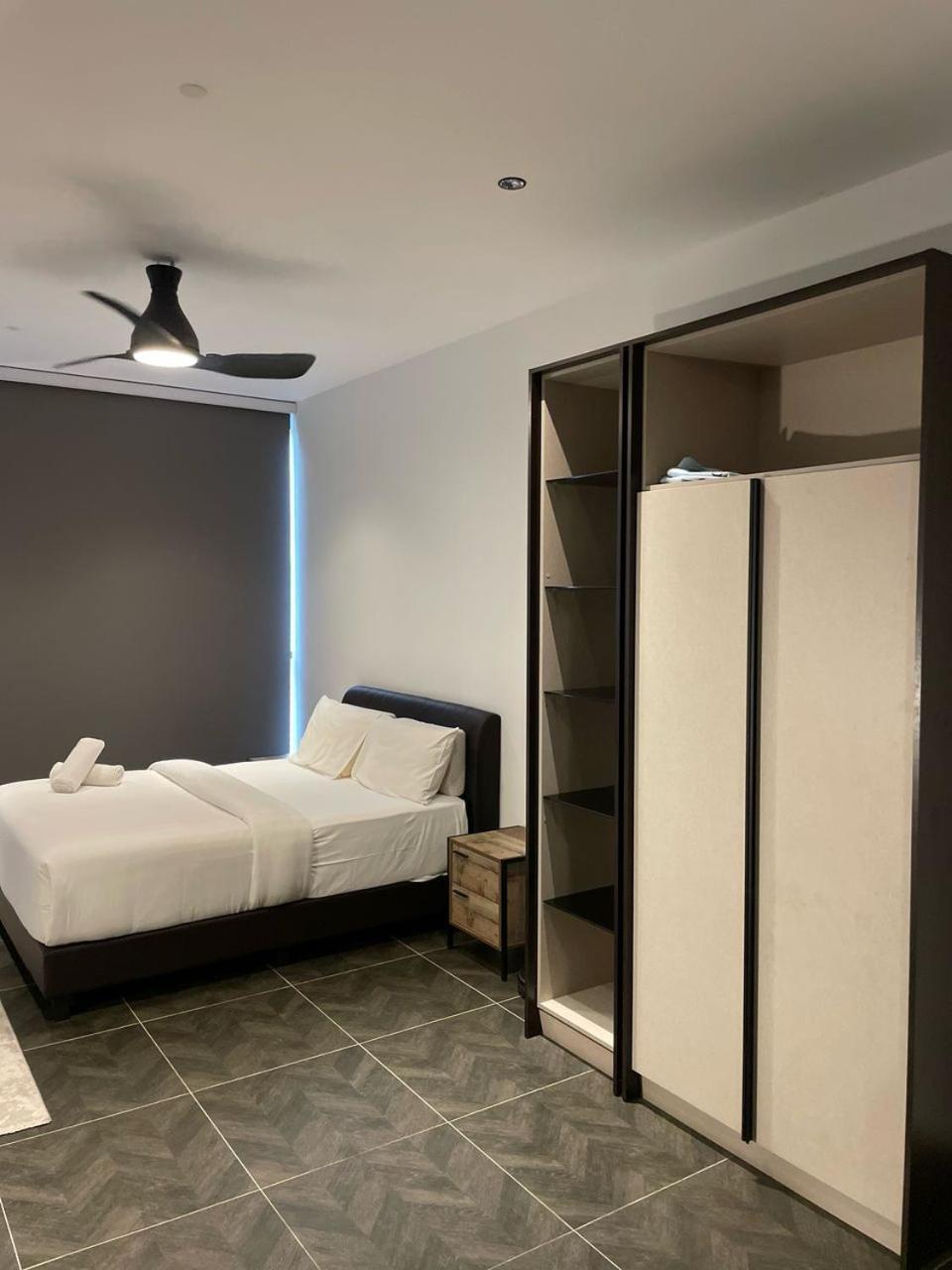 Scarletz Suites Twin Tower Klcc Kuala Lumpur By Okidoki Экстерьер фото